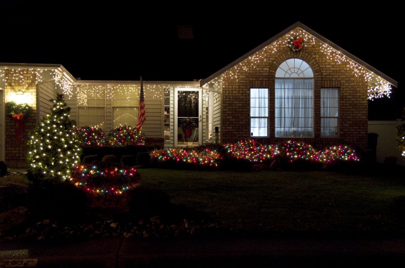 Christmas Lights Hanging in Roswell, GA